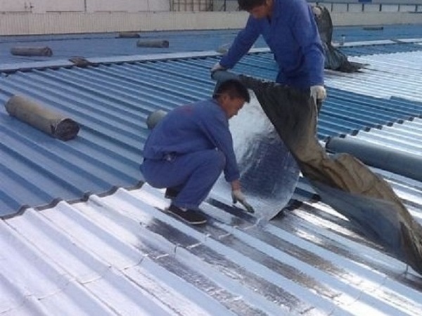 CHỐNG THẤM MÁI TÔN HIỆU QUẢ - BẢO VỆ NGÔI NHÀ TRONG MÙA MƯA